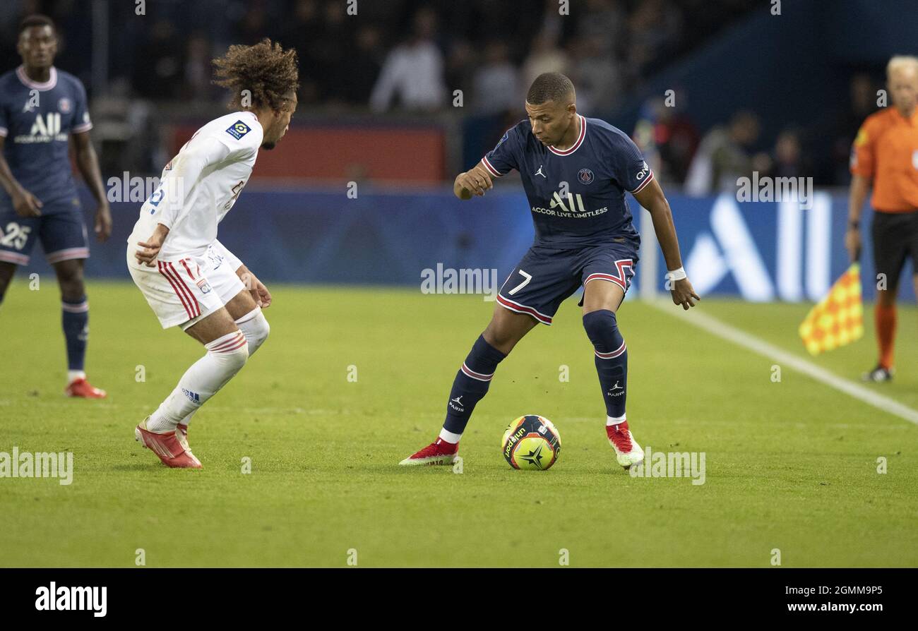 Fanion PSG / OL – Finale Coupe De France 2008 – 10x9 Cm