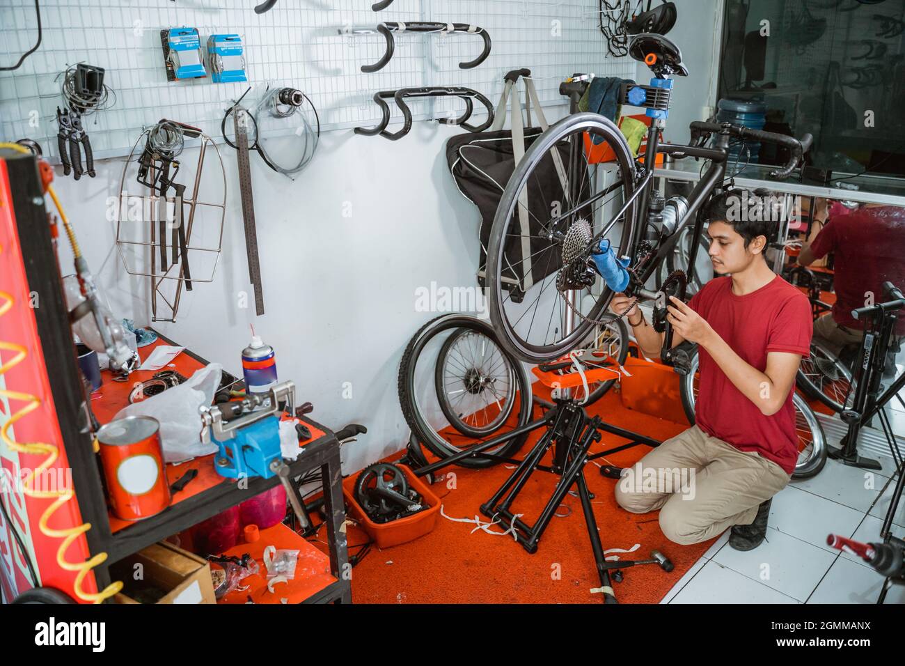 Assembling bicycle hi res stock photography and images Alamy