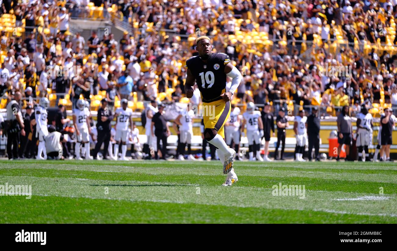 September 19th, 2021: T.J. Watt #90 during the Pittsburgh Steelers vs Las  Vegas Raiders game at Heinz Field in Pittsburgh, PA. Jason Pohuski/CSM  Stock Photo - Alamy