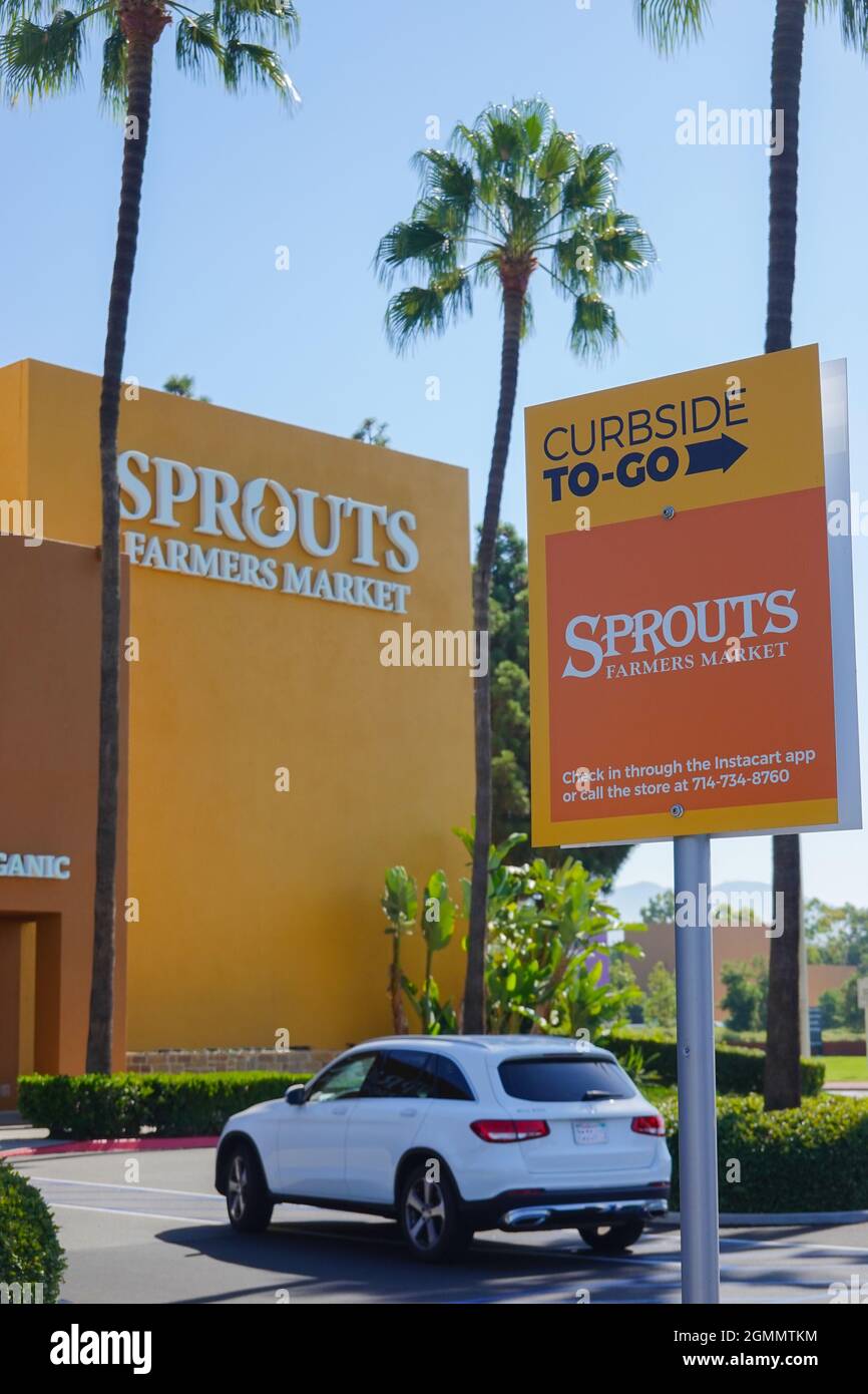 Sprouts neighborhood farmers market grocery store curbside to go sign in parking lot area Stock Photo