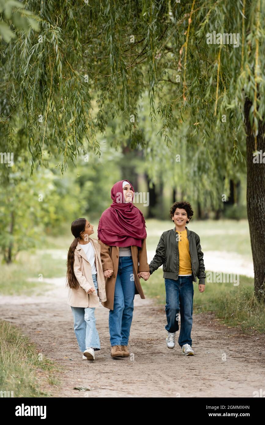 People walking under autumn tree hi-res stock photography and images ...