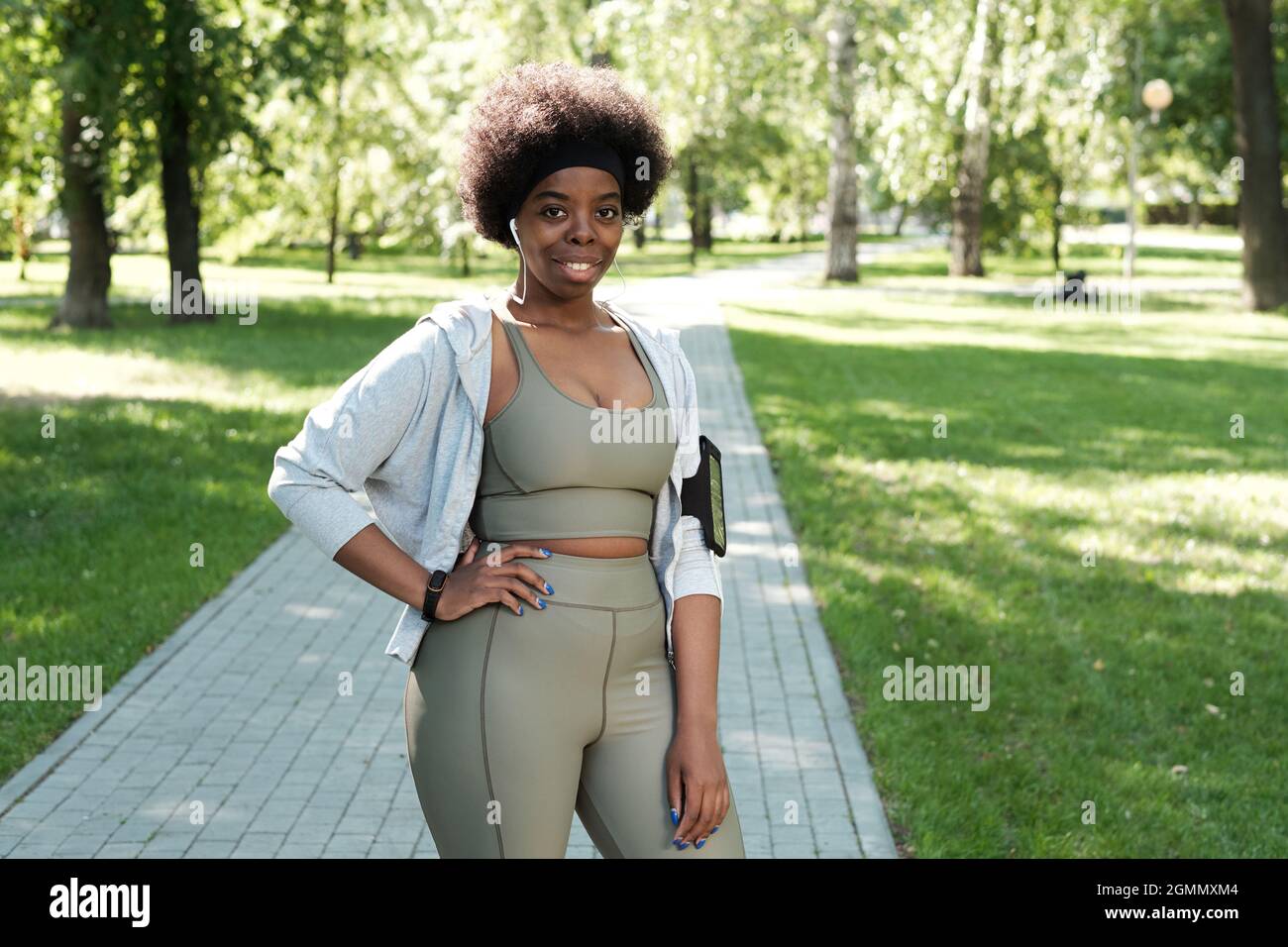 Plus size girl hi-res stock photography and images - Alamy