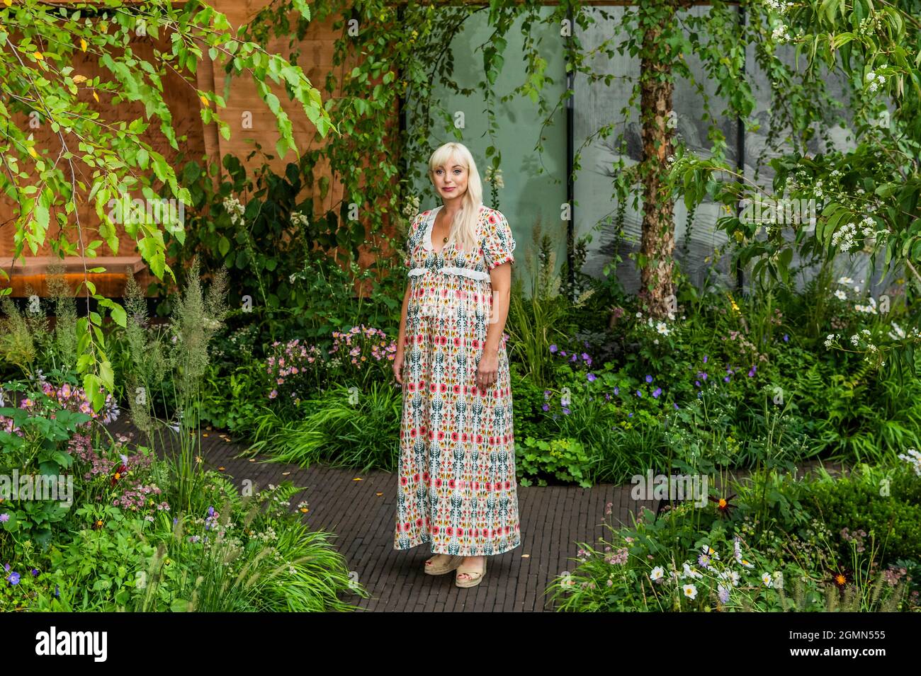 London, UK. 20th Sep, 2021. Helen George, from call the midwife, and four Nightinmgale nurse visit The Florence Nightingale Garden: A Celebration of Modern-Day Nursing Designed by Robert Myers - The 2021 Chelsea Flower Show. The show was cancelled last year due to the coronavirus lockdowns. Credit: Guy Bell/Alamy Live News Stock Photo