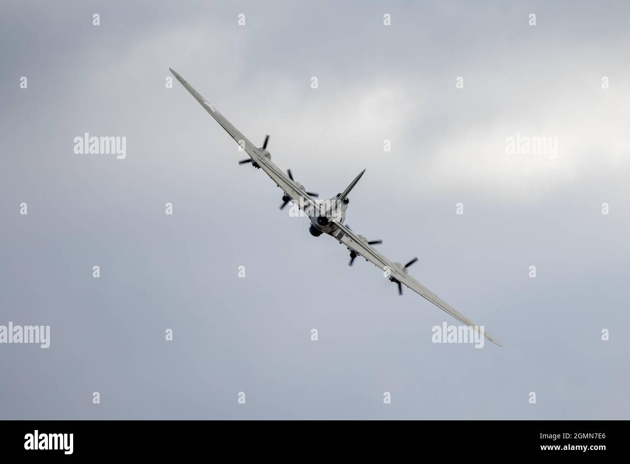 Boeing B-17G Flying Fortress ‘Sally B’ performing at Abingdon Air ...