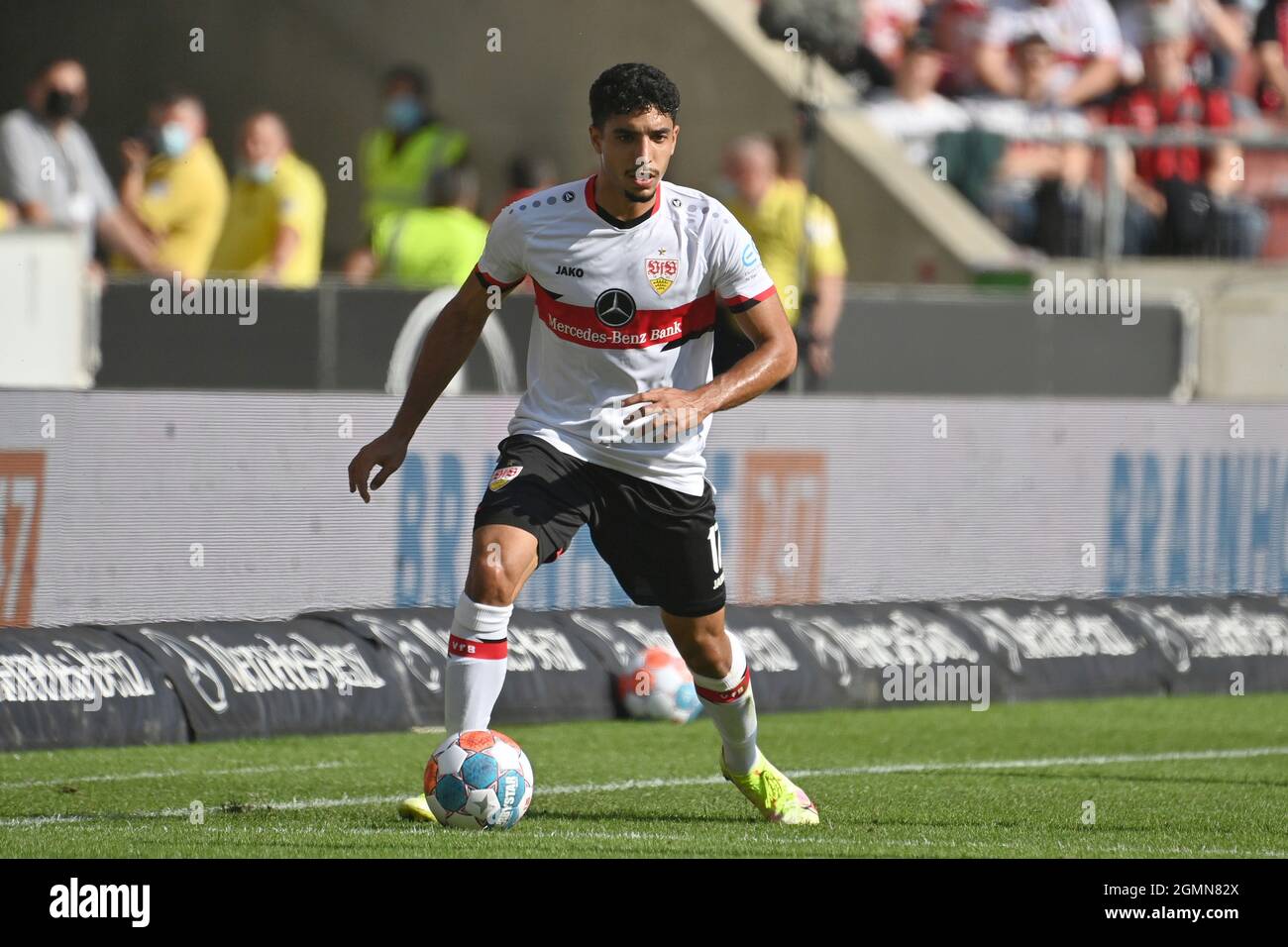 omar-khaled-mohamed-marmoush-vfb-stuttgart-action-individual-action