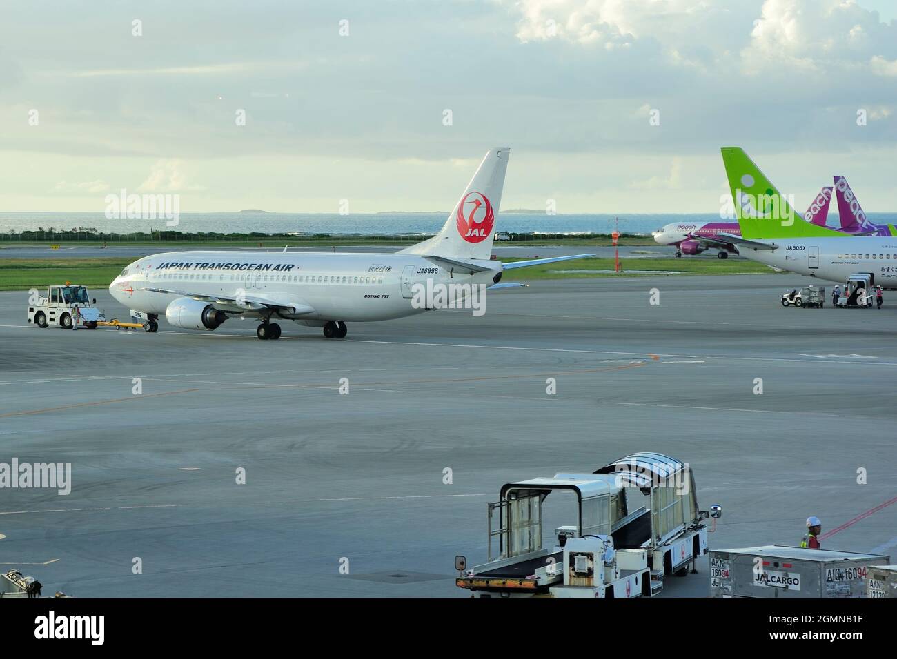 Japan Transocean Air, JTA, Boeing, B-737/400, JA8996, Pushback, Naha Airport, Naha, Okinawa, Ryukyu Islands, Japan Stock Photo