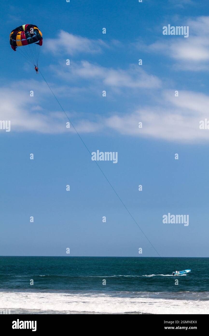 Kitesurfing in Montanita village, Ecuador Stock Photo Alamy