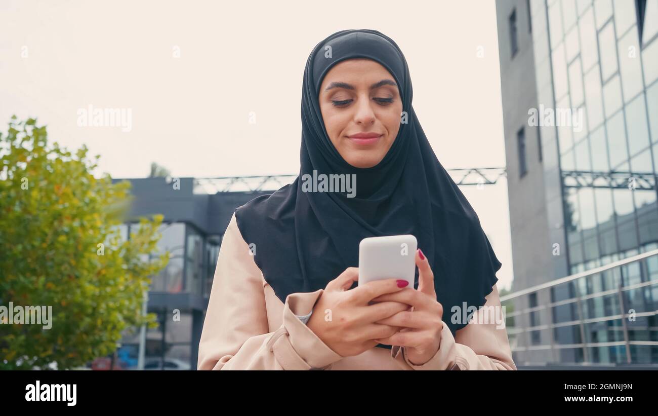 Muslim woman in hijab hi-res stock photography and images - Alamy