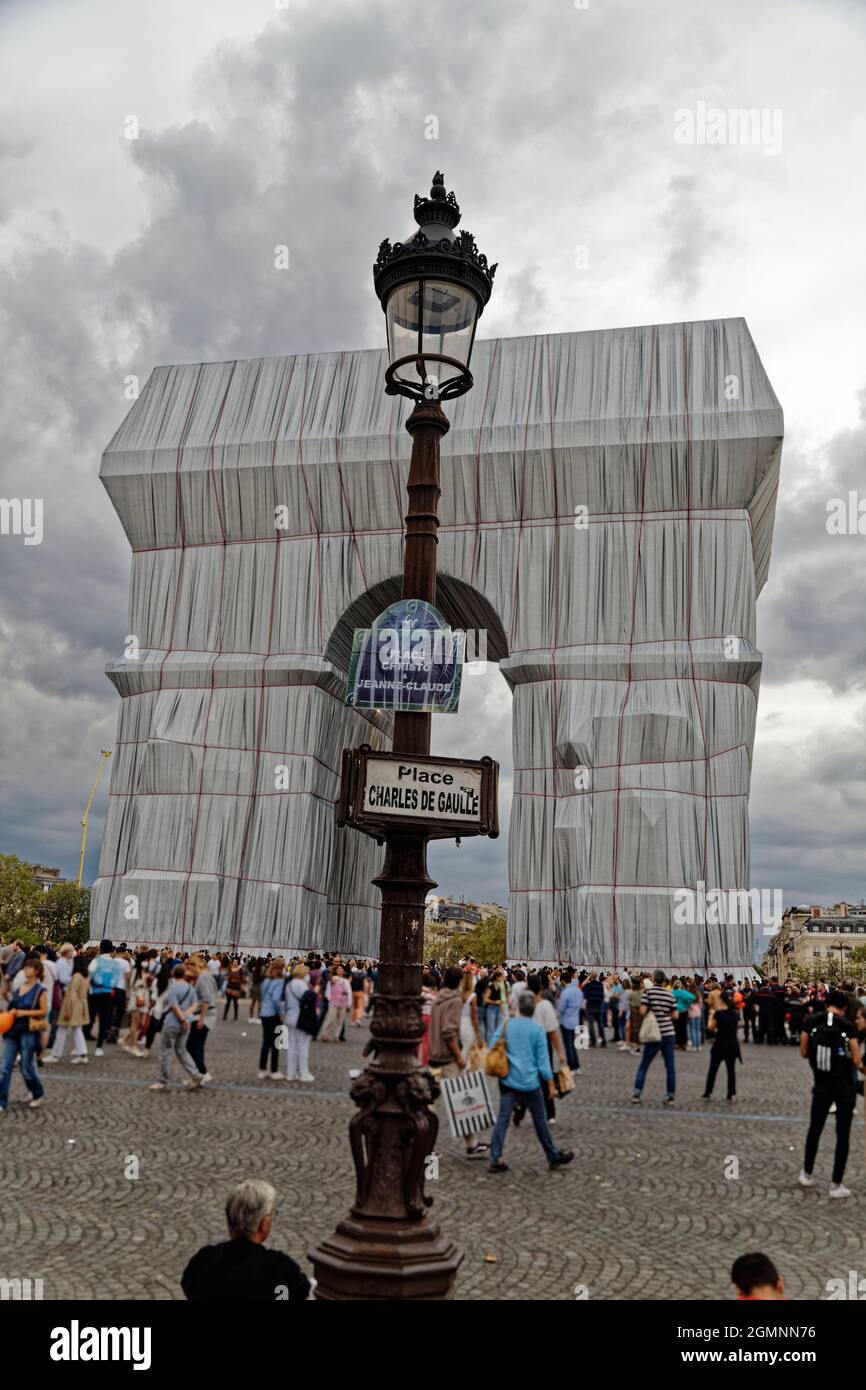 Paris, France. 18th Sep, 2021. Artistic installation by the late artists Christo Vladimiroff Javacheff and his wife Jeanne-Claude Denat de Guillebon. Stock Photo
