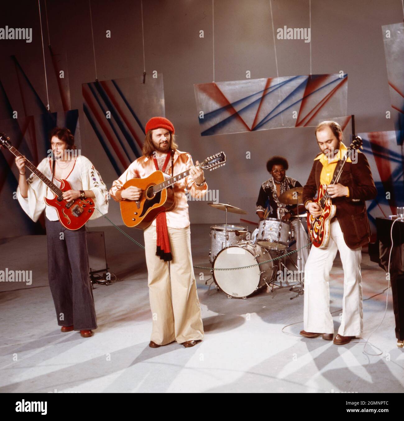 Wilfried Scheutz und Band stellen ihre neue LP "The Crazy Baby" bei ieinem  Fernsehauftritt vor, um 1974 Stock Photo - Alamy