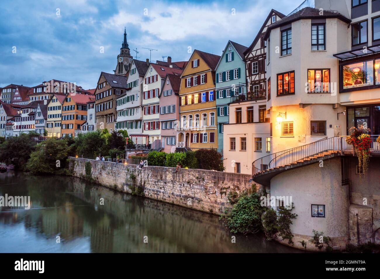 Altstadtfassaden in Tübingen am Neckar, Blick von der Eberharsbrücke, Blaue Stunde, Tübingen, Altstadtfassaden , Baden-Württemberg, Deutschland, Europ Stock Photo