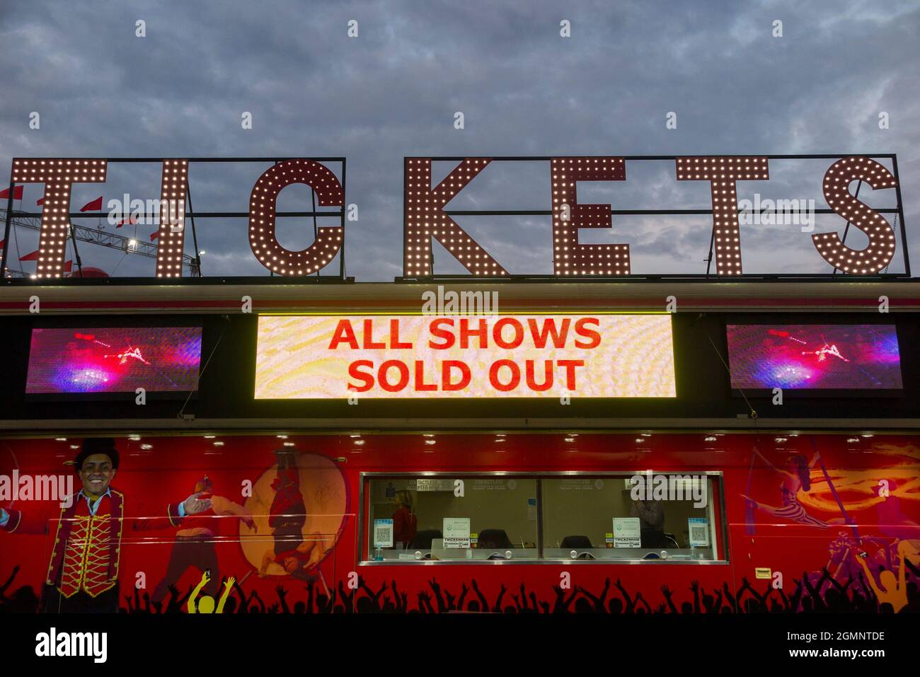 Sold out concert sign hires stock photography and images Alamy