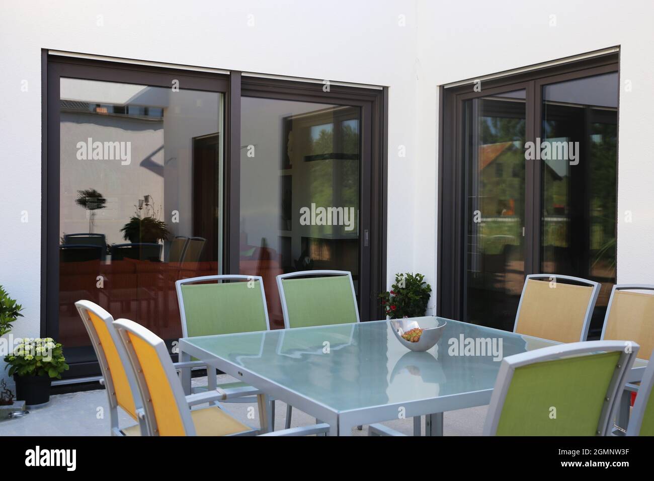 Private courtyard hi-res stock photography and images - Alamy