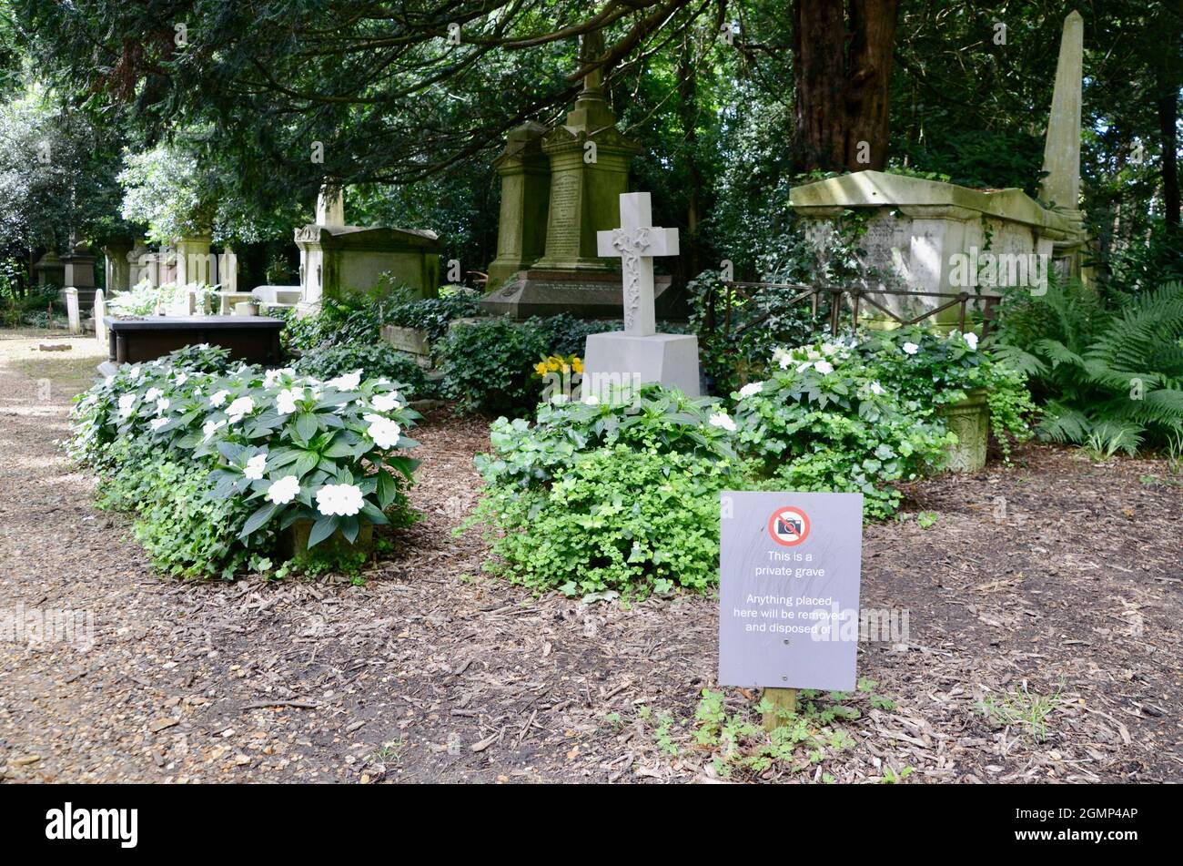 George Michaels Grave In Highgate Cemetery Christmas 2022 Most Recent Picture Melanie Panayiotou High Resolution Stock Photography And Images - Alamy