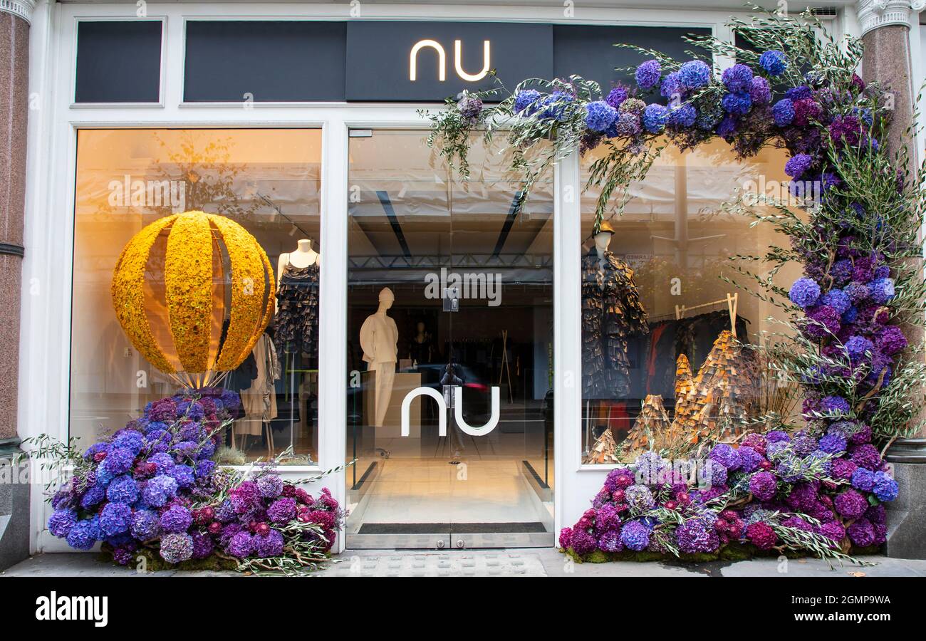 London, September 20, 2021: Streets of Chelsea get decorated with floral displays for anuual Chelsea in Bloom competition. Stock Photo
