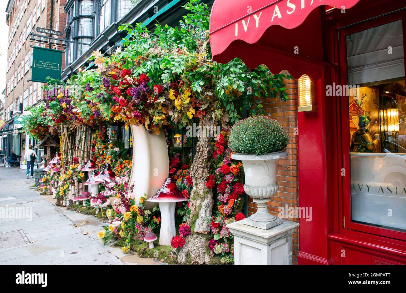 London, September 20, 2021: Streets of Chelsea get decorated with floral displays for anuual Chelsea in Bloom Stock Photo