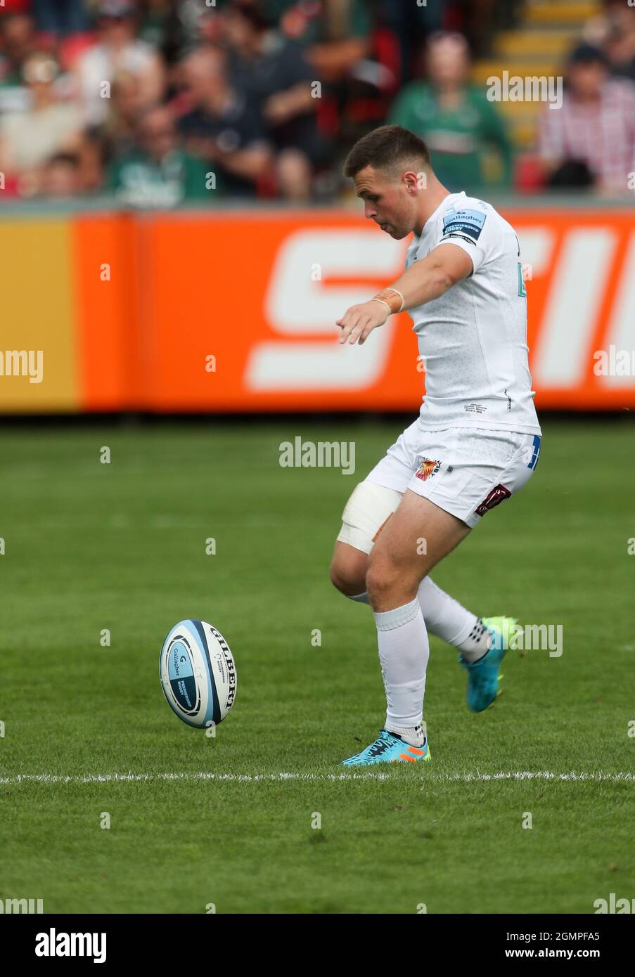 3332318.9.2021 Leicester, England. Rugby Union. Joe Simmonds starts the ...