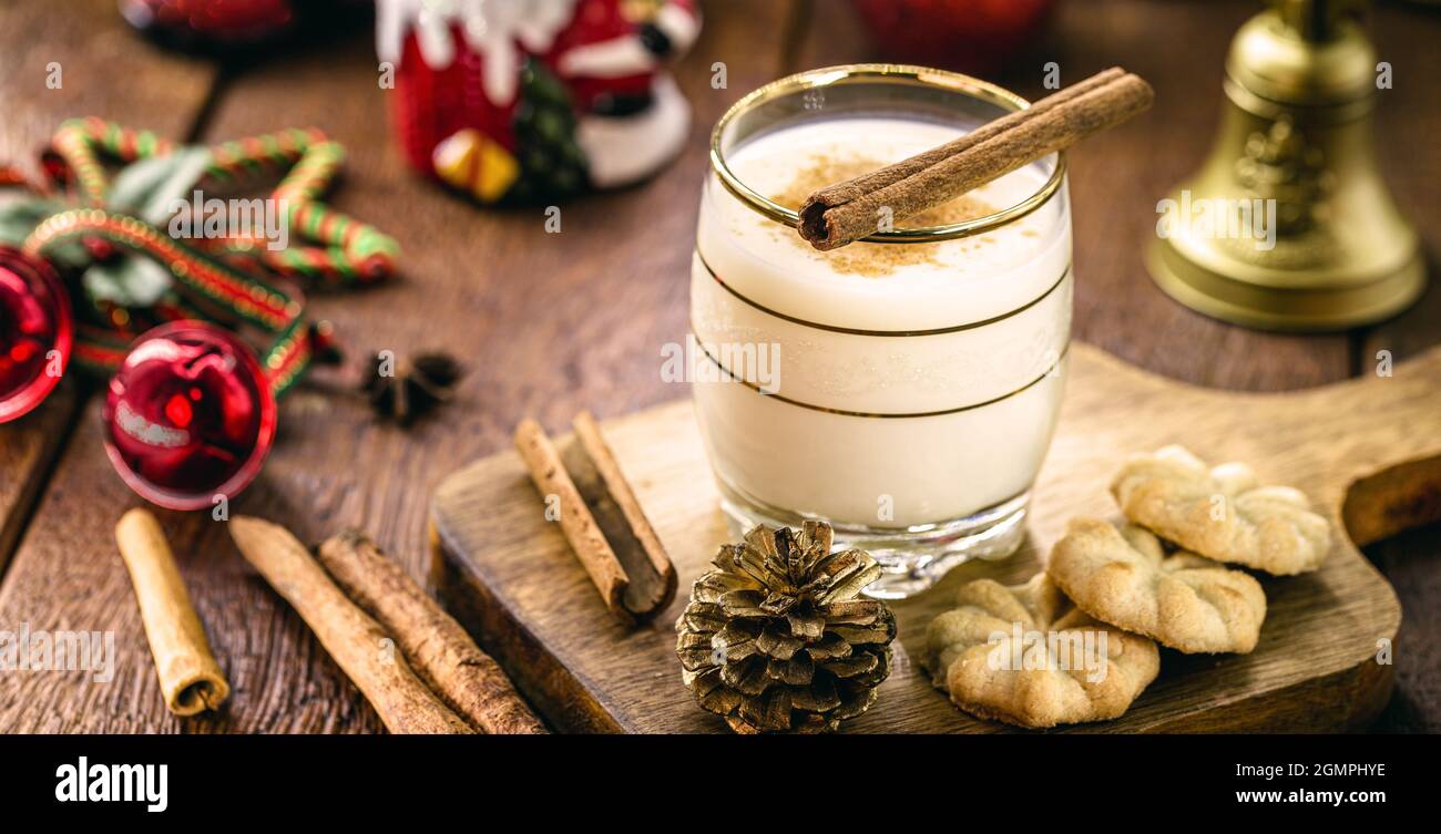 winter drink made with eggs, liqueur, rum and cinnamon, called