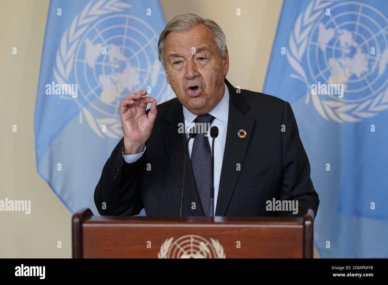 New York, United States. 20th Sep, 2021. Antonio Guterres, Secretary General of the United Nations, speaks to reporters after a meeting with British Prime Minister Boris Johnson for climate change discussions at United Nations headquarters, Monday, Sept. 20, 2021, during the 76th Session of the U.N. General Assembly in New York. Pool Photo by John Minchillo/UPI Credit: UPI/Alamy Live News Stock Photo