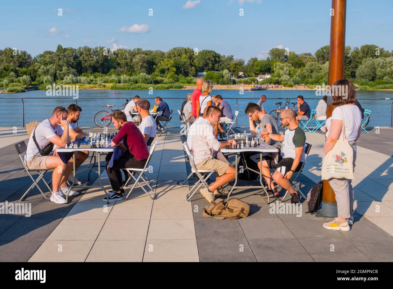 People playing chess, Bulwar Karskiego, Wisła Bulwary, riverside promenades, Warsaw, Poland Stock Photo