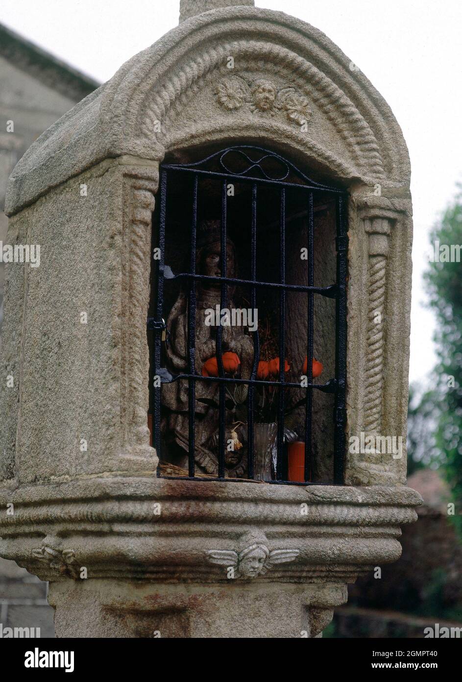 Capilla de san saturnino hires stock photography and images Alamy
