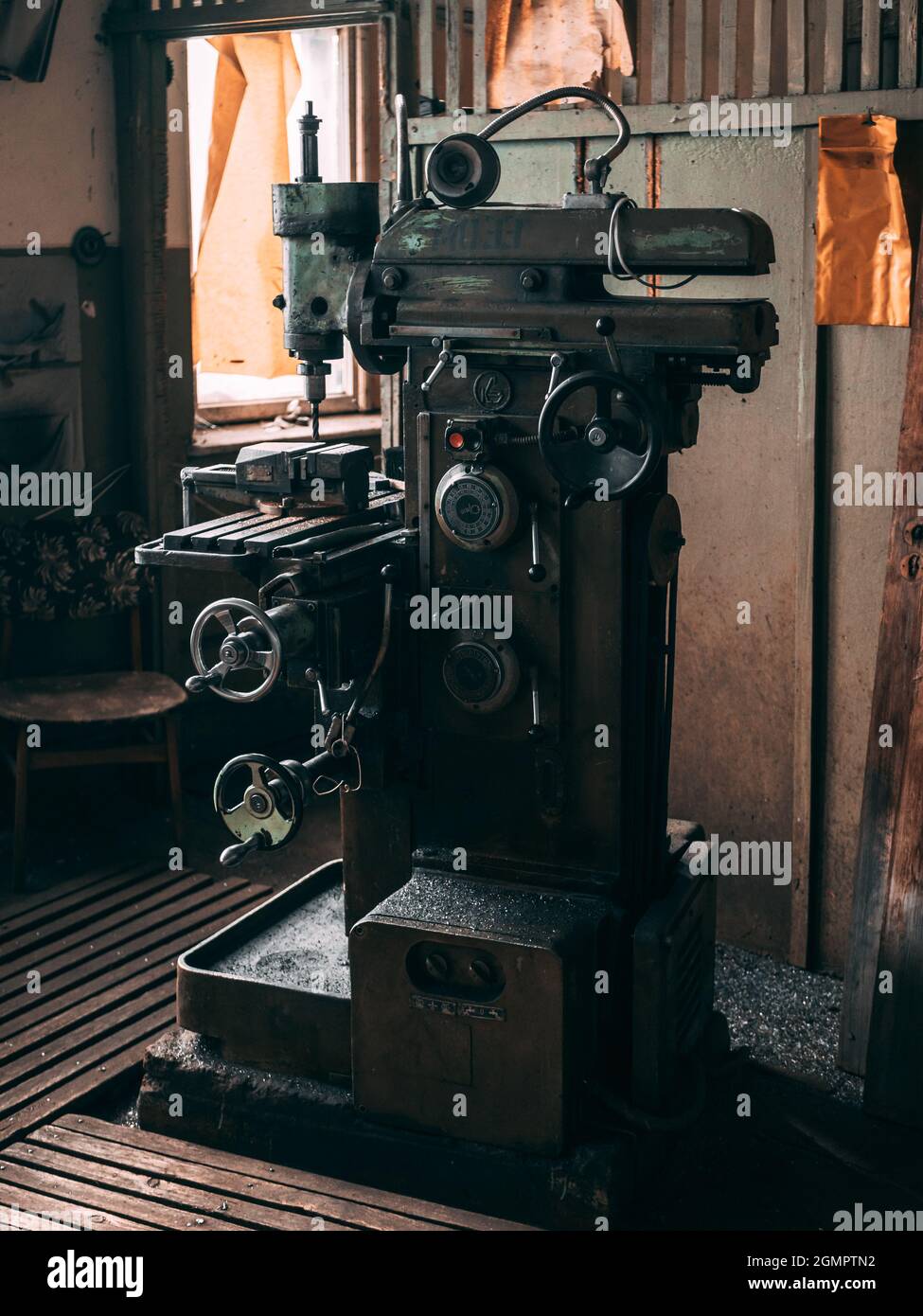 Old milling machine in a room Stock Photo Alamy
