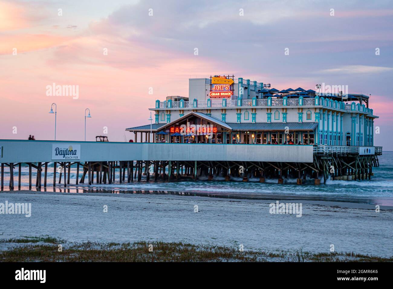 Crab neon sign hires stock photography and images Alamy