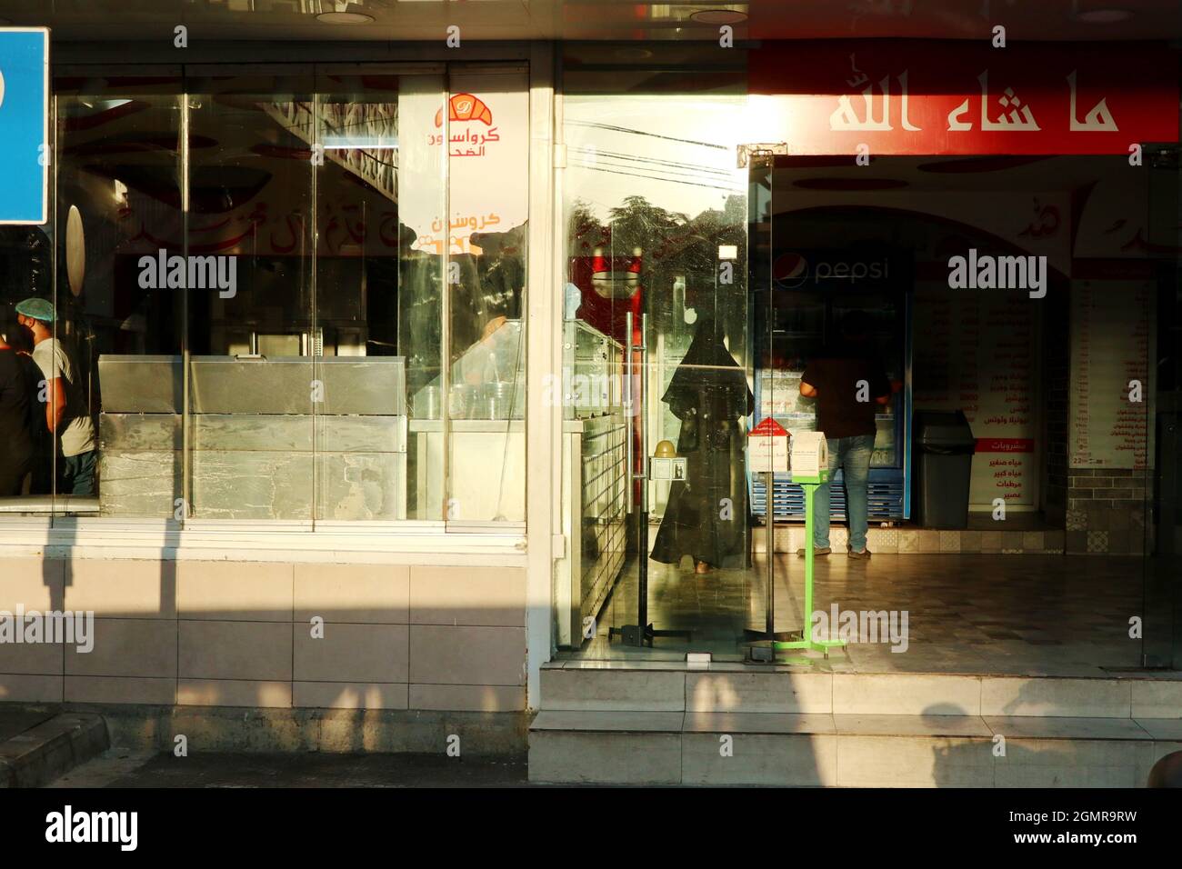 Injection stations hi-res stock photography and images - Alamy