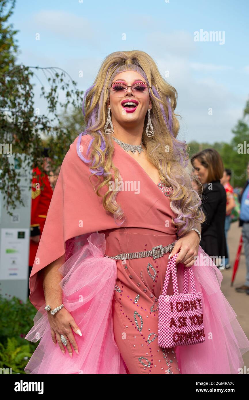 Drag queen daisy hires stock photography and images Alamy