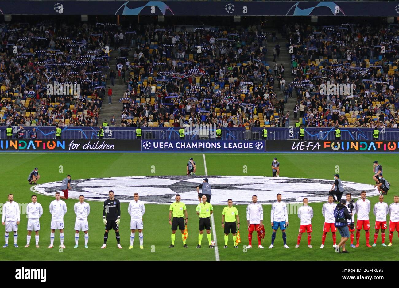 KYIV, UKRAINE - SEPTEMBER 14, 2021: FC Dynamo Kyiv and Benfica players  listen to Champions League anthem before their UEFA Champions League game  at NSC Olimpiyskyi stadium in Kyiv, Ukraine Stock Photo - Alamy