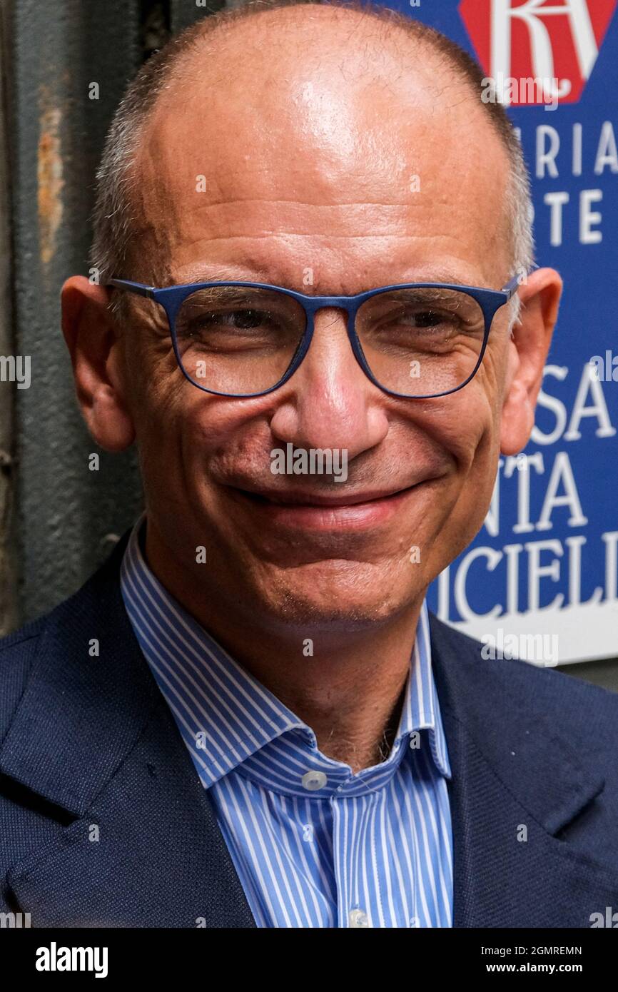 Enrico Letta The Secretary Of The Partito Democratico In Naples To Meet The Candidate For Mayor Of Naples Gaetano Manfredi And His Supporters In The Streets Of The Historic Centre Of