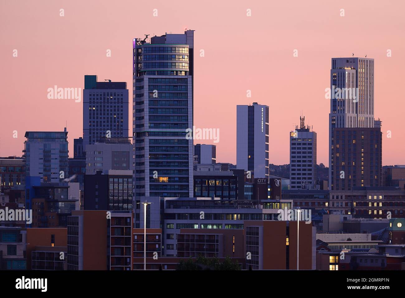 Leeds skyline 2021 hi-res stock photography and images - Alamy