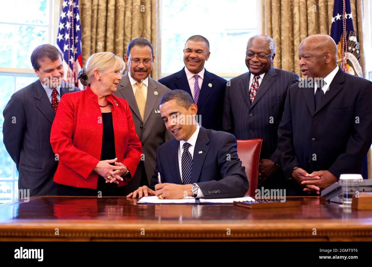 President Barack Obama signs the Civil Rights History Project Act bill into law in the Oval Office of the White House Tuesday, May 12, 2009.  With President Obama are from left: Rep. Mike Quigley (D-IL); Rep. Carolyn McCarthy (D-NY); Rep. Sanford Bishop (D-GA); Rep. Lacy Clay (D-MO); Rep. Jim Clyburn (D-SC) and Rep. John Lewis (D-GA).   Official White House Photo by Pete Souza. Stock Photo