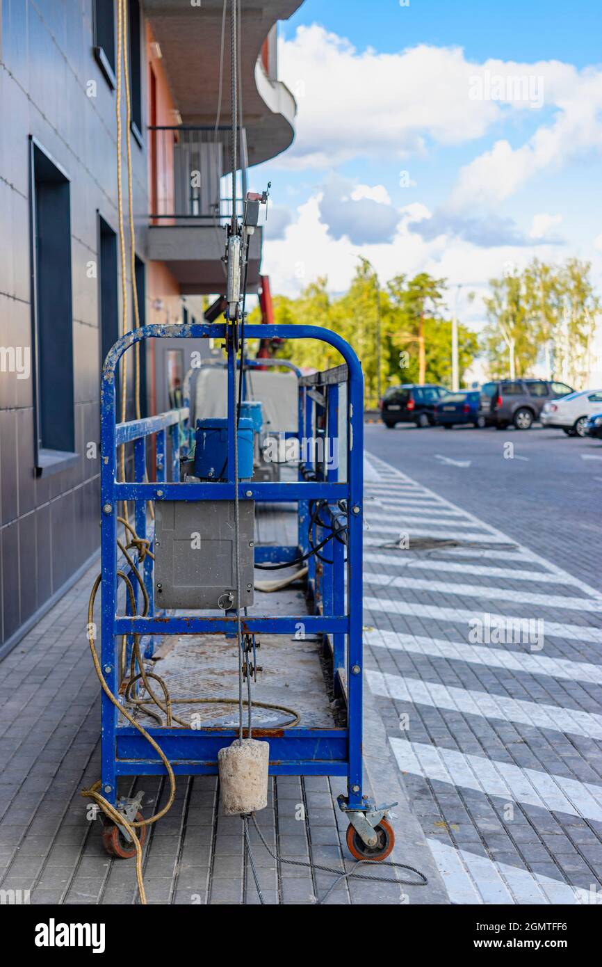 Cradle Window Cleaning High Resolution Stock Photography and Images Alamy
