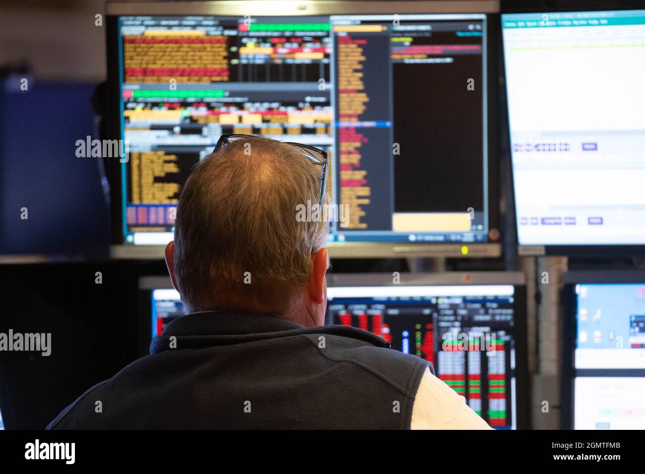 New York, USA. 21st Sep, 2021. A trader works at the trading floor in the New York Stock Exchange in New York, the United States, Sept. 20, 2021. U.S. stocks tumbled on Monday as selling pressure intensified on Wall Street. The Dow Jones Industrial Average fell 614.41 points, or 1.78 percent, to close at 33,970.47, after shedding by more than 970 points at its session low. The S&P 500 dropped 75.26 points, or 1.70 percent, to 4,357.73. The Nasdaq Composite Index slid 330.06 points, or 2.19 percent, to 14,713.90. Credit: Xinhua/Alamy Live News Stock Photo