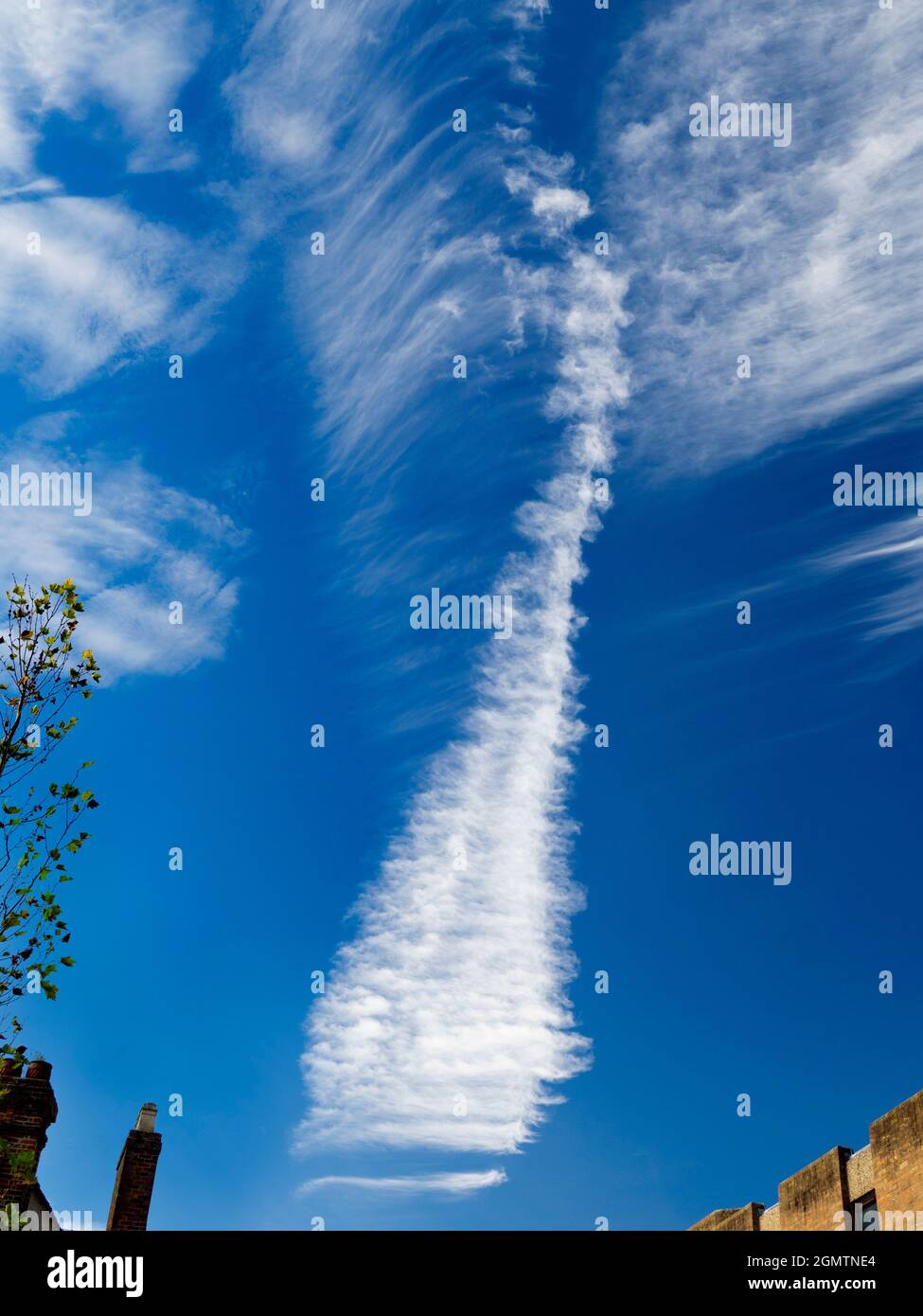 Oxford, England - 25 October 2017 In many years of watching the skies, I have never seen a teardrop-shaped cloud like this. Maybe a stratospheric pudd Stock Photo