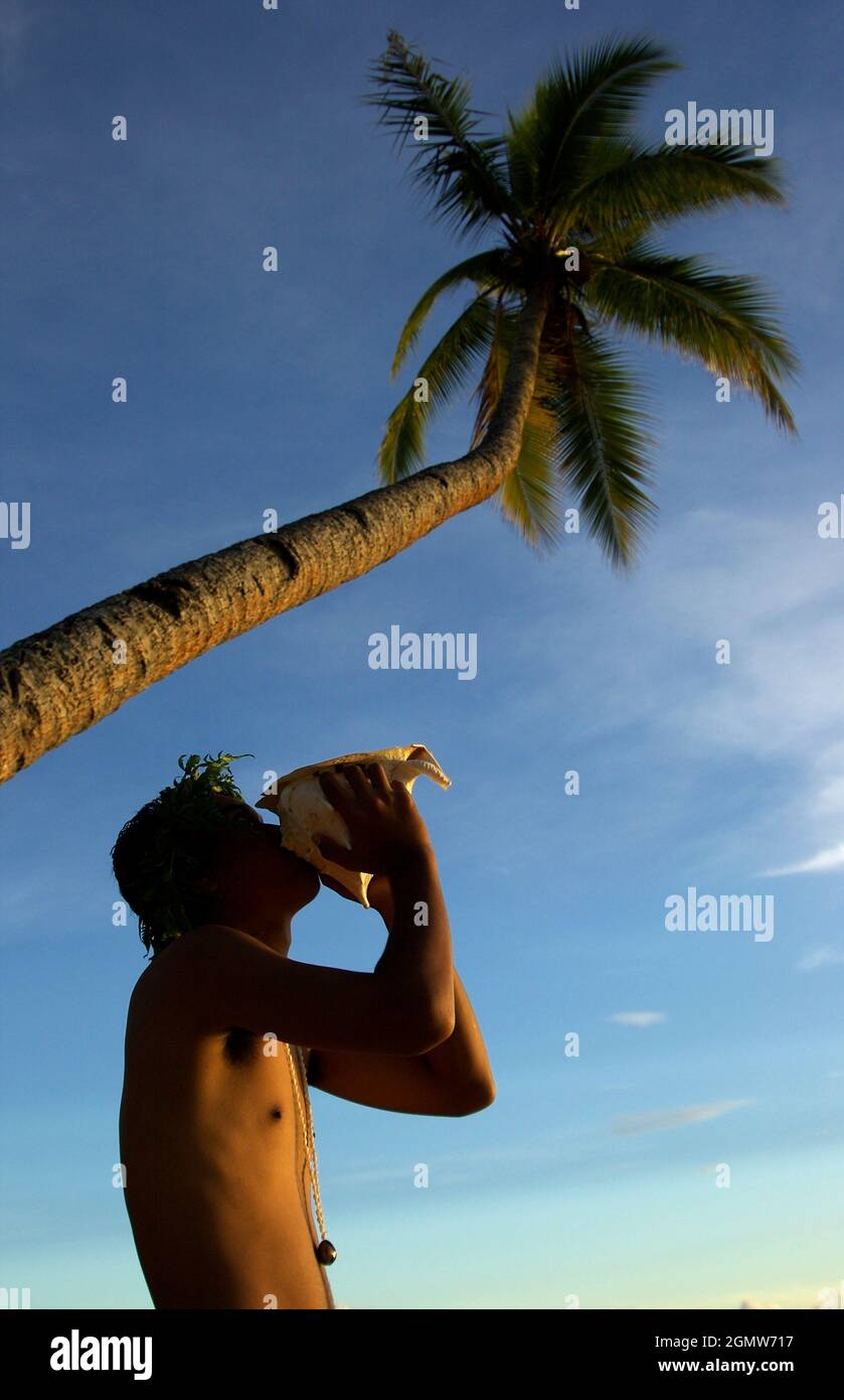 Conch shell blowing hires stock photography and images Alamy