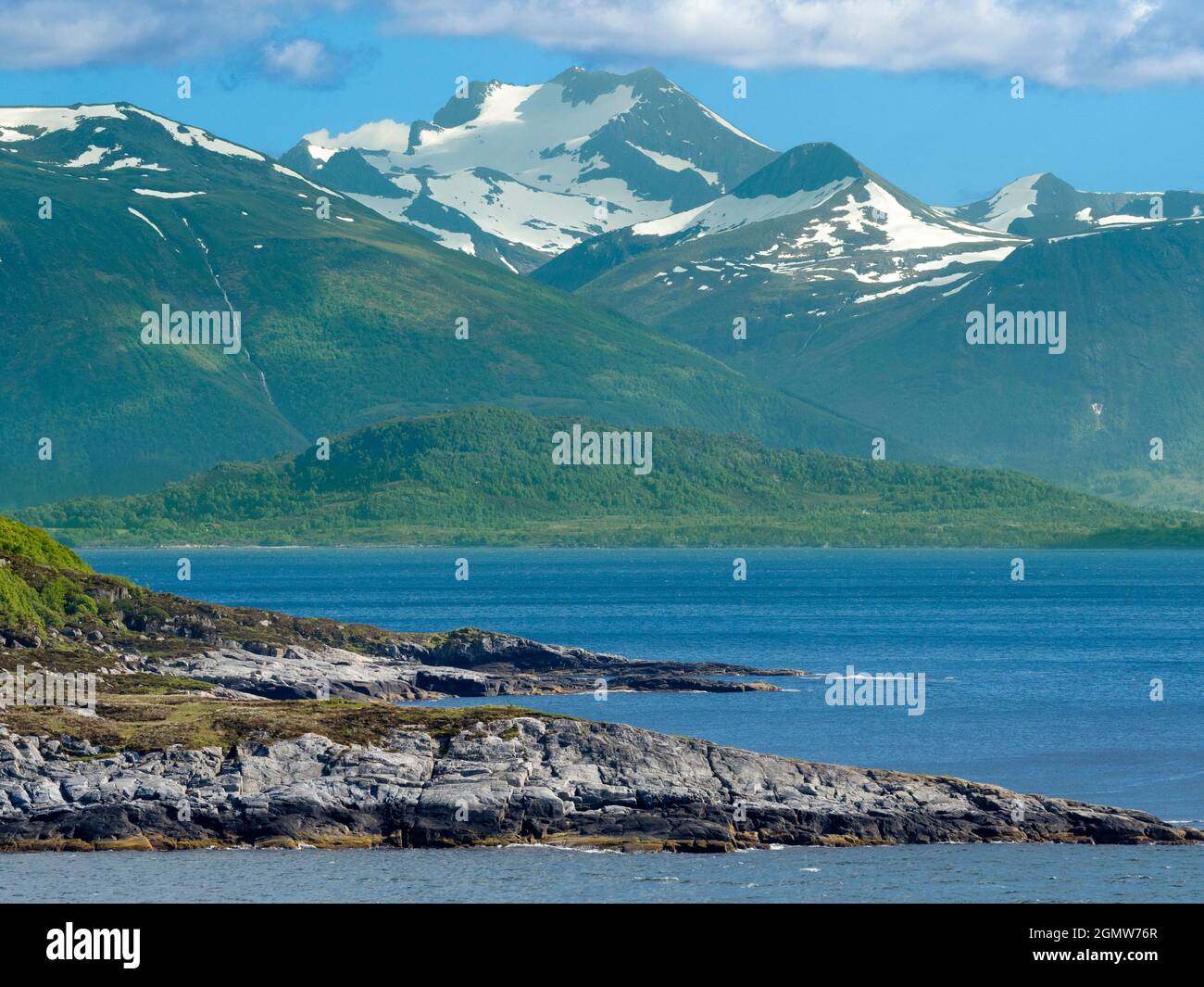 Alesund is a small town (pop. 45000) in M¿re og Romsdal county, Norway. It is part of the traditional district of Sunnm¿re, and the centre of the les Stock Photo