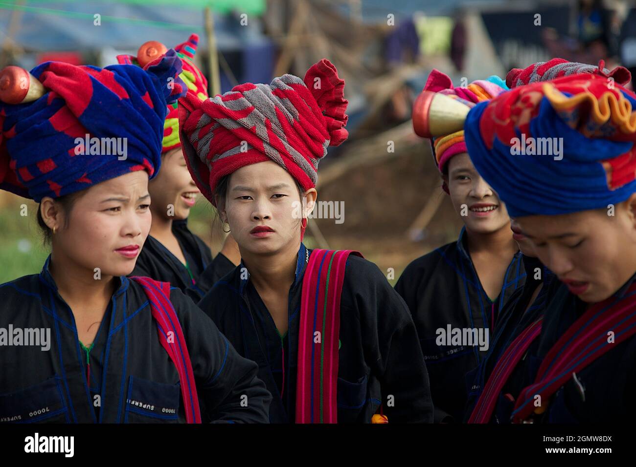 MYANMAR (BURMA). SHAN STATE. GROUP OF BUDDHIST WOMAN WEARINF TRADITIONAL COSTUME AND TURBAN AND WITH THANAKA ON HER FACE (COSMETIC PASTE OF VEGETABLE Stock Photo