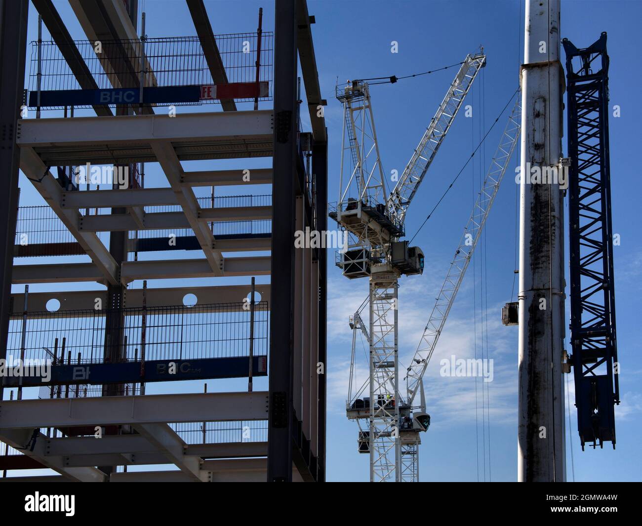 Giant cranes hi-res stock photography and images - Alamy