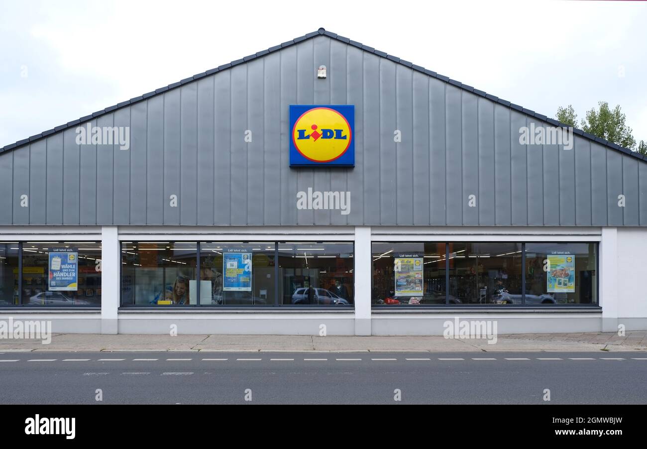 Lidl market hi-res stock photography and images - Alamy