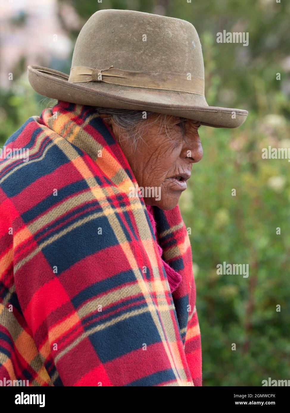 Cusco, Peru - 11 May 2018; one woman in shot   Portrait of an old woman in a market close to Cusco, Peru. Like all women in the area, she wears a hat Stock Photo