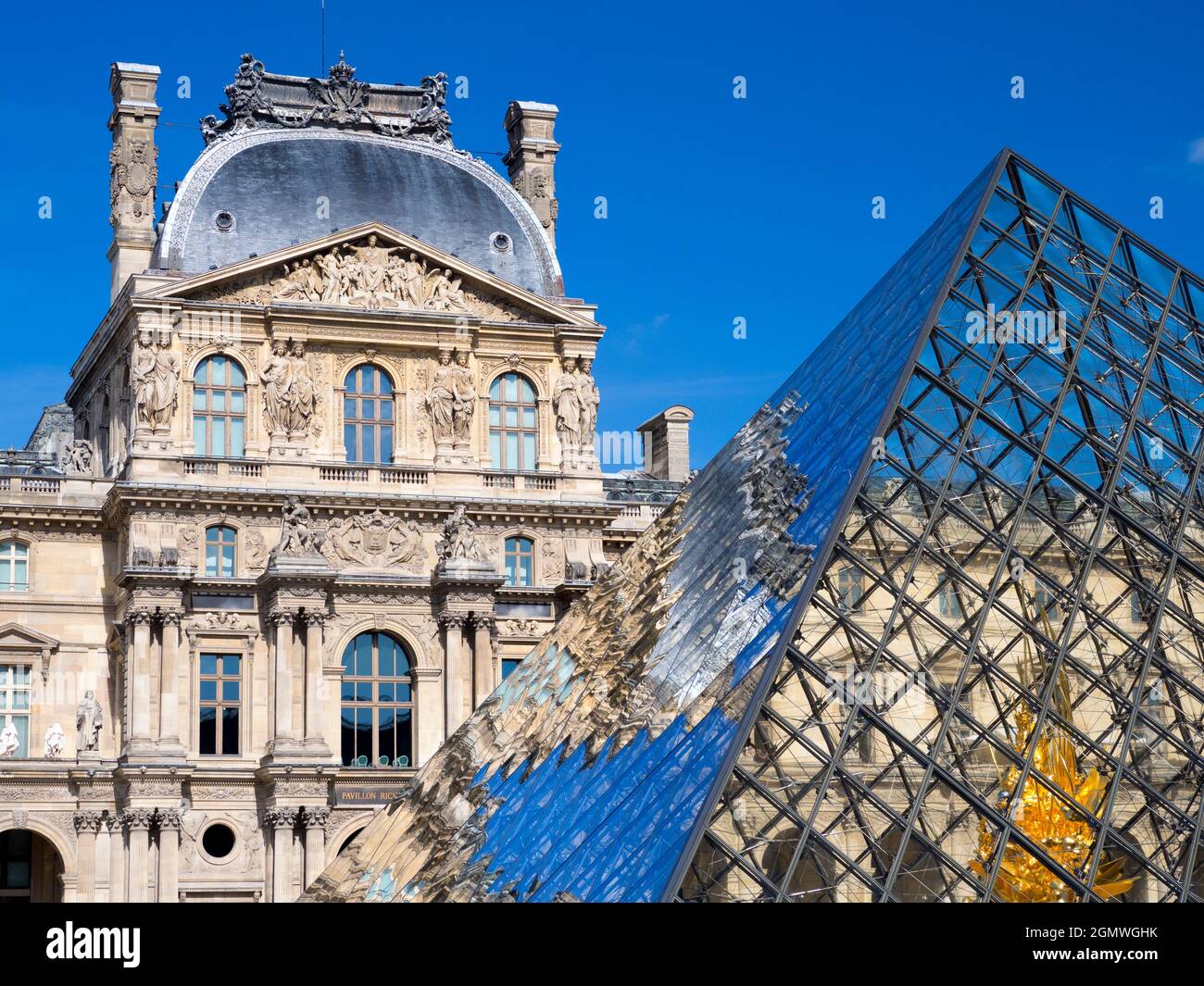 The worlds largest art museum hi-res stock photography and images - Alamy