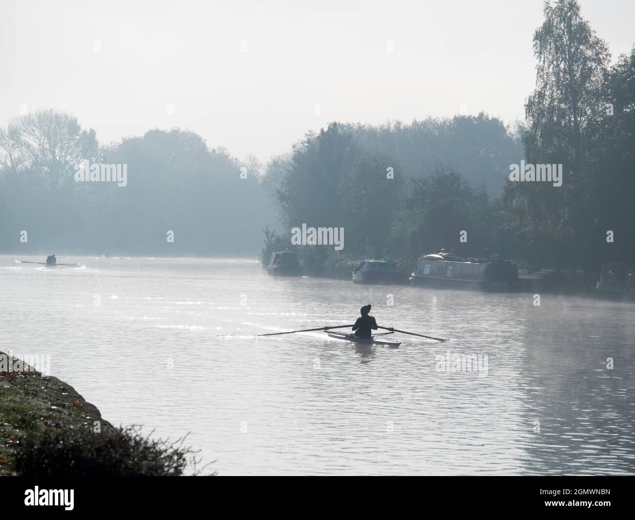 Oxford Bridge Rowing Folly bridge oxford autumn hi-res stock photography and images - Alamy