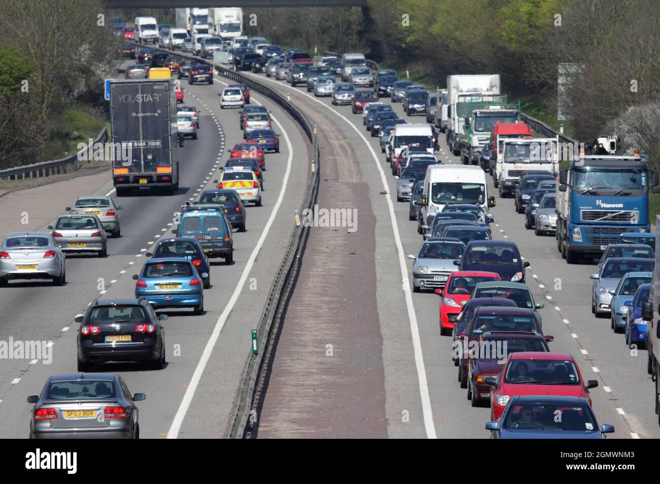 Oxford, England - 2010; Heavy traffic on the A34 highway just outside Oxford. The A34 is a major route from the ports on the South Coast of England to Stock Photo