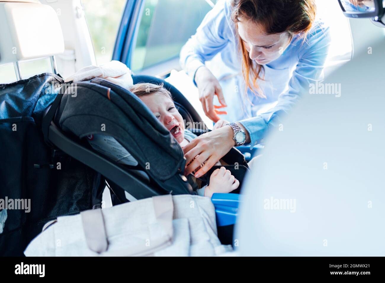 oneyearold baby crying uncontrollably when sitting in the car seat