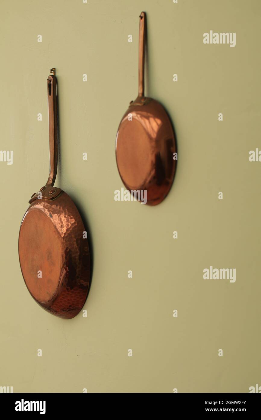 Copper frying pans hires stock photography and images Alamy