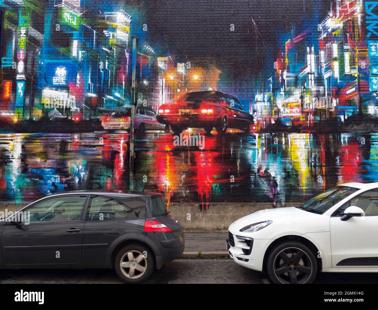 Belfast is a city that cannot. seemingly, leave any wall untouched without a splash of colour. The graffiti, especially in the Cathedral Quarter, is o Stock Photo