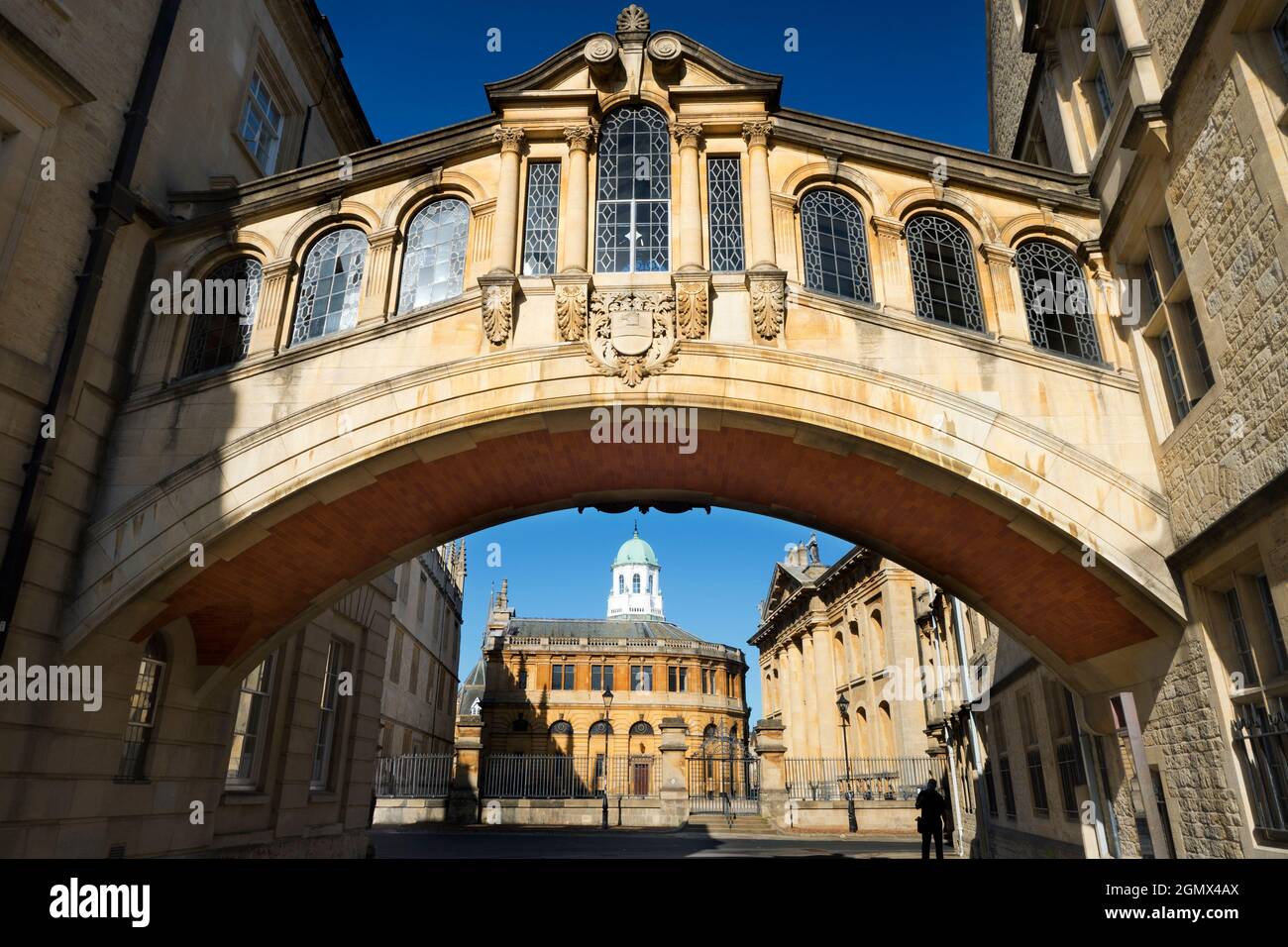 Oxford, England - 7 August 2020; No people in view - pandemic!  Linking two parts of Hertford College, Oxford, its landmark Hertford Bridge - often du Stock Photo