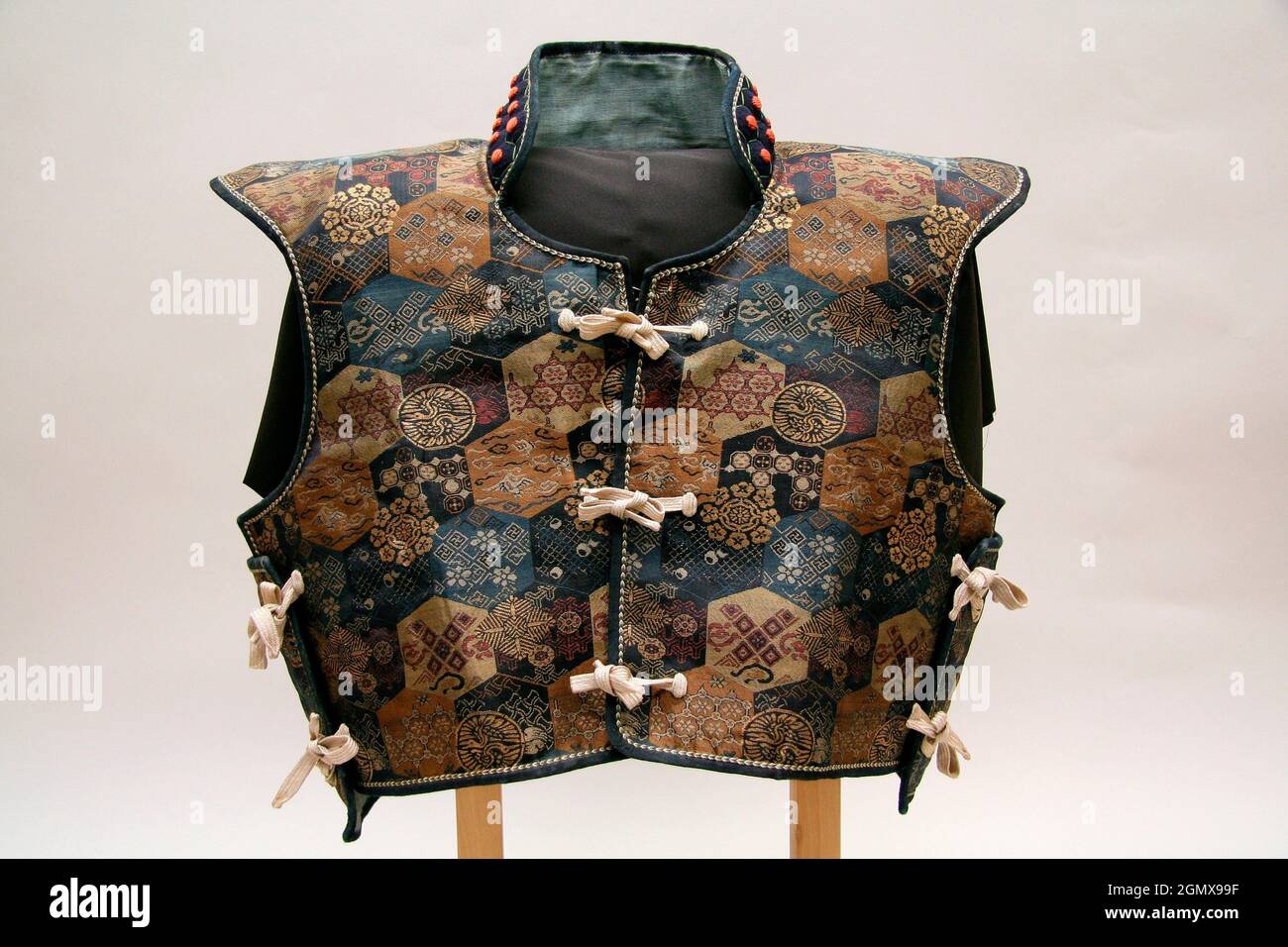 CONFECT / Cotton silk pullover vest